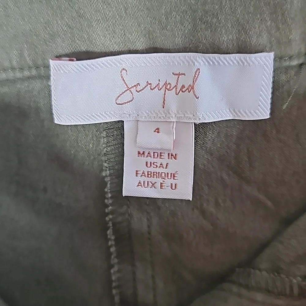 Scripted Cropped Ruffle Pants. - Picture 6 of 8